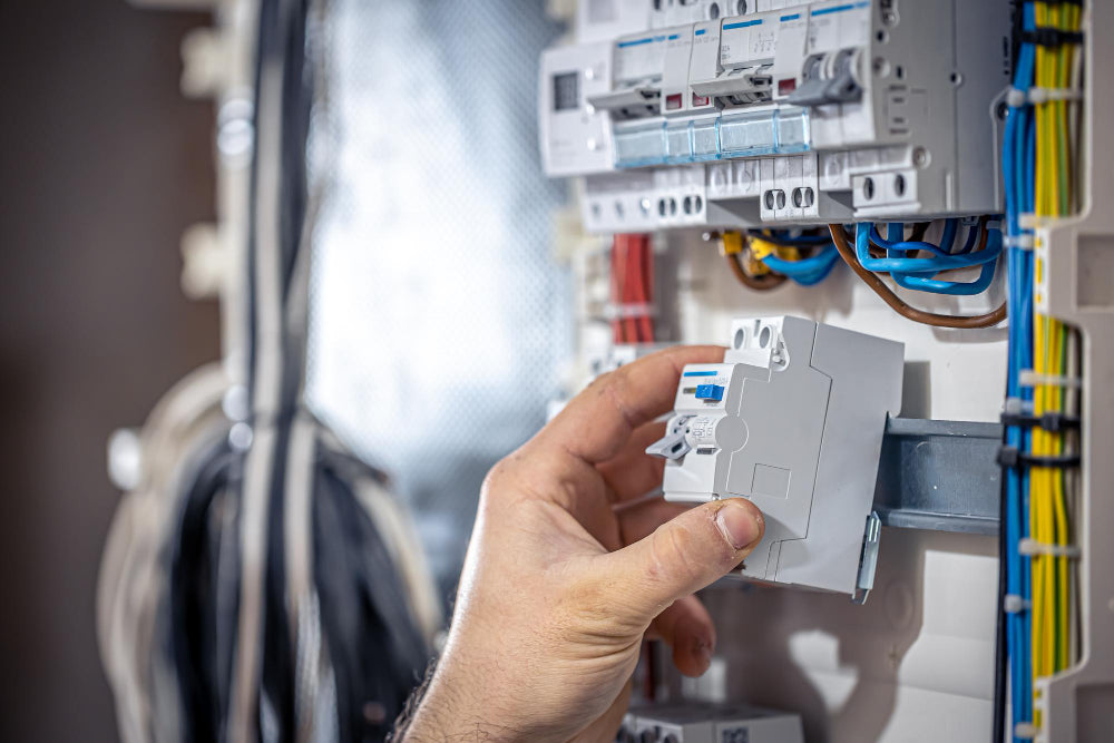 How Long Will a 12V Battery Last When Using an Inverter
