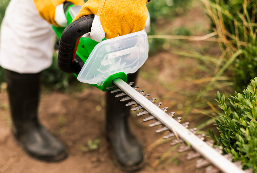 How Long Does the Battery Last on a Hedge Trimmer